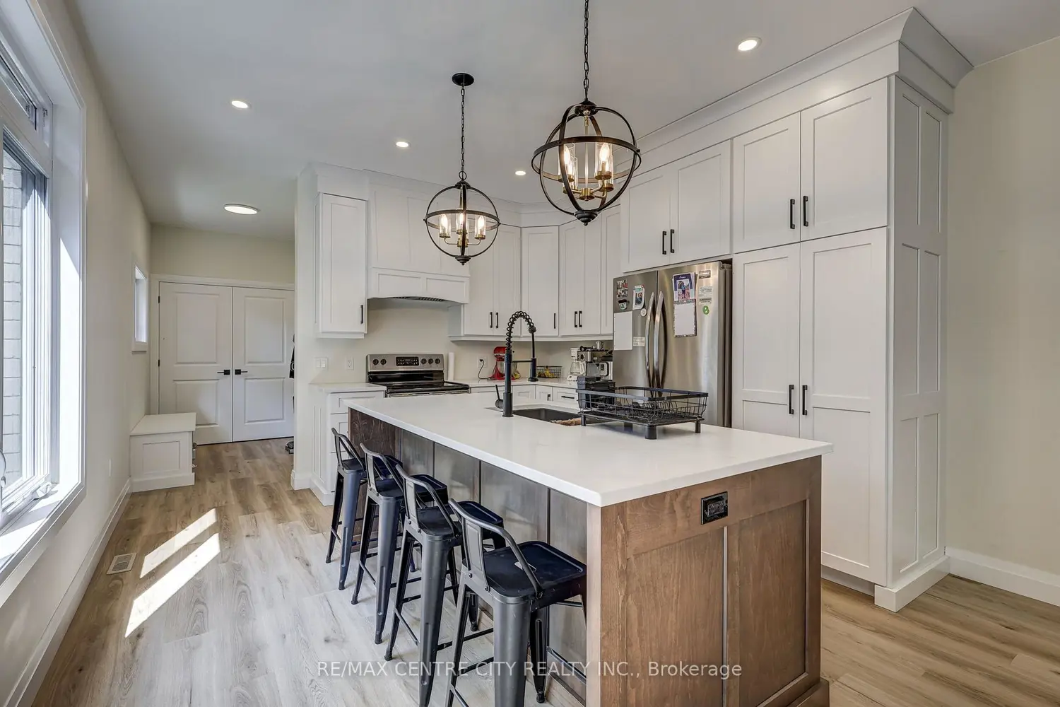 9 Delevan Crescent photo 3
