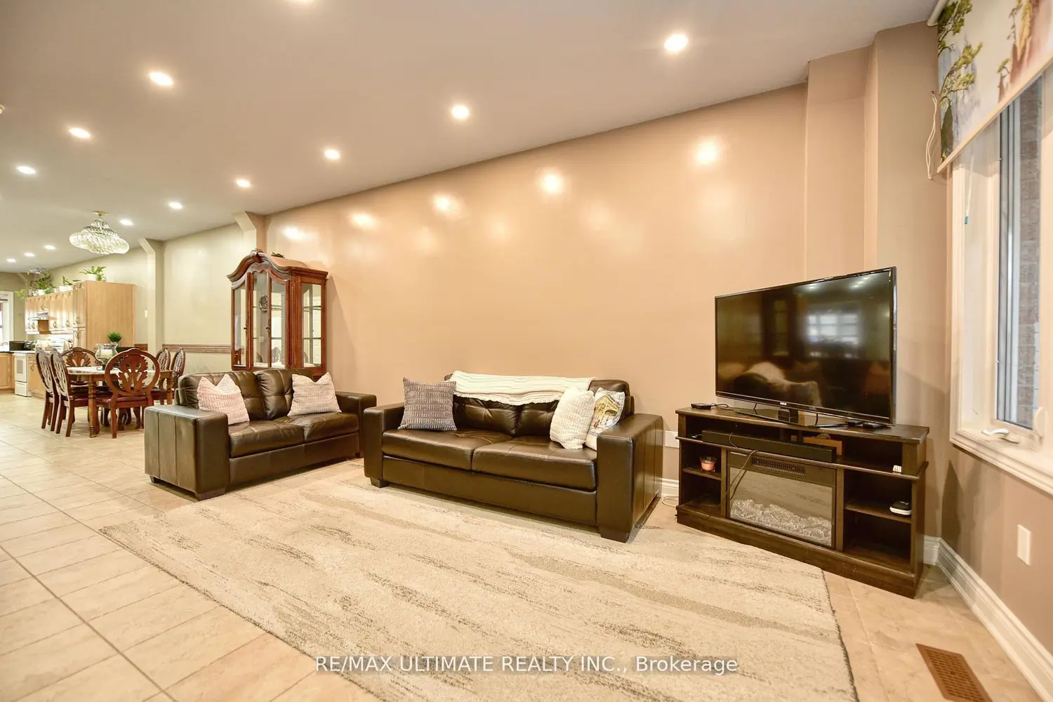 227 Earlscourt Avenue photo 5