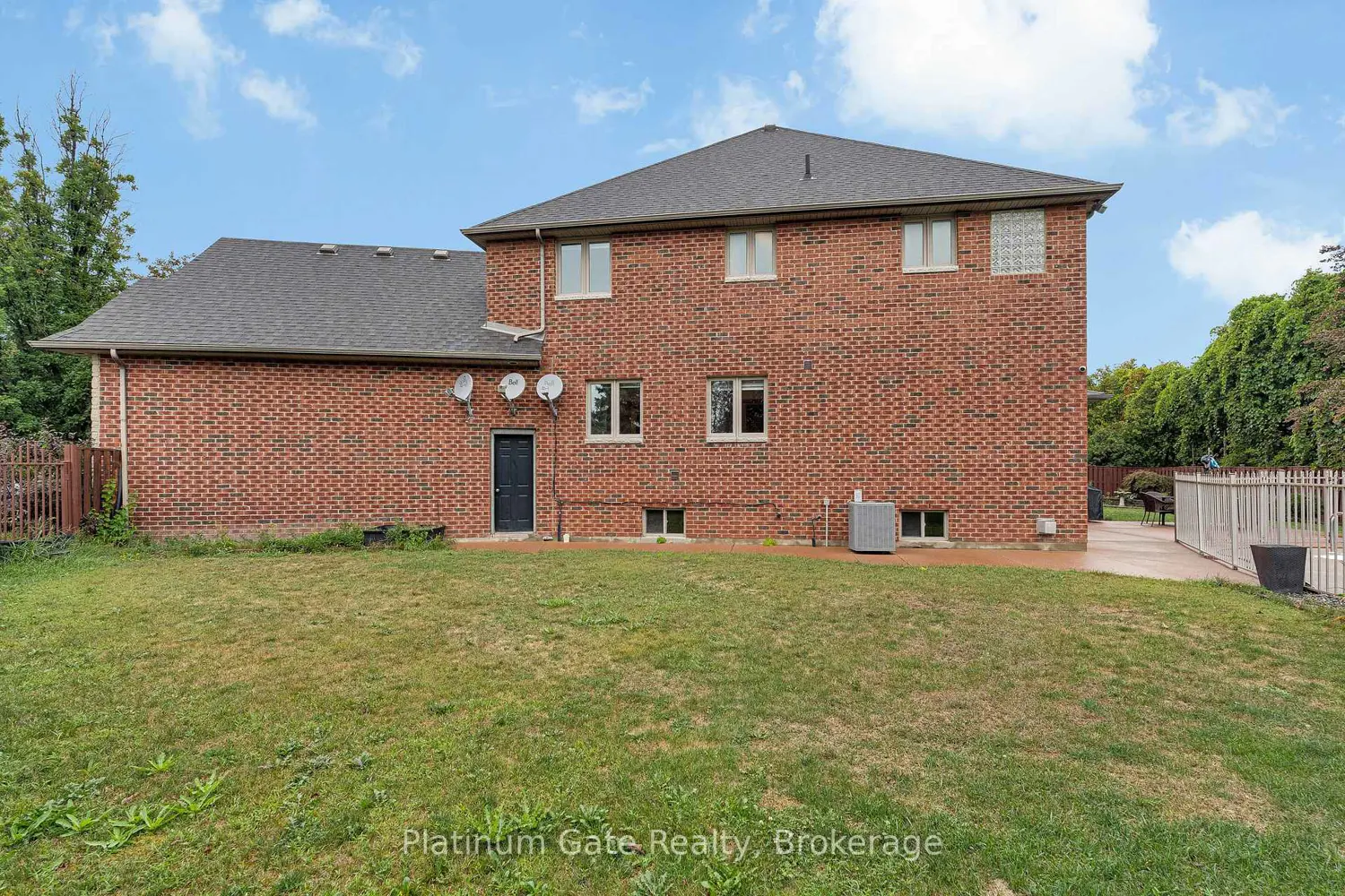 150 Seymour Crescent photo 4