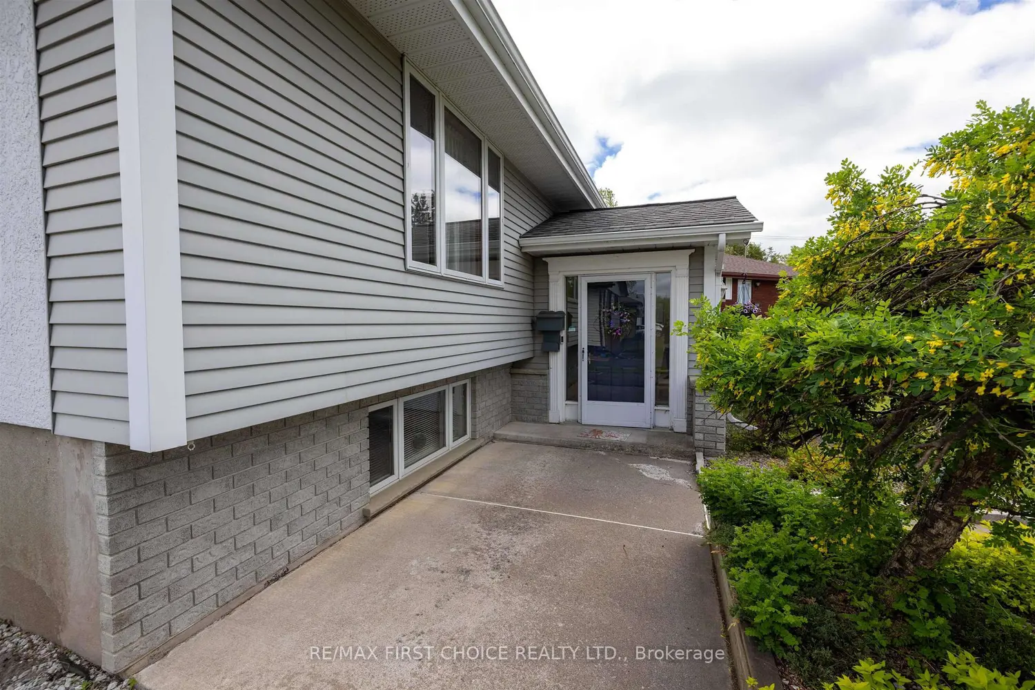 153 Theresa Street photo 5