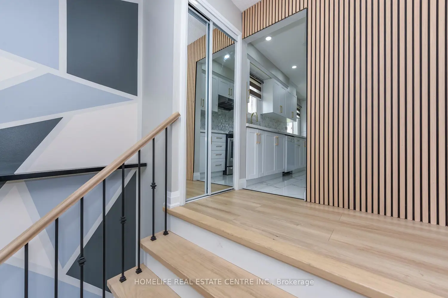 12 Courtleigh Square photo 2
