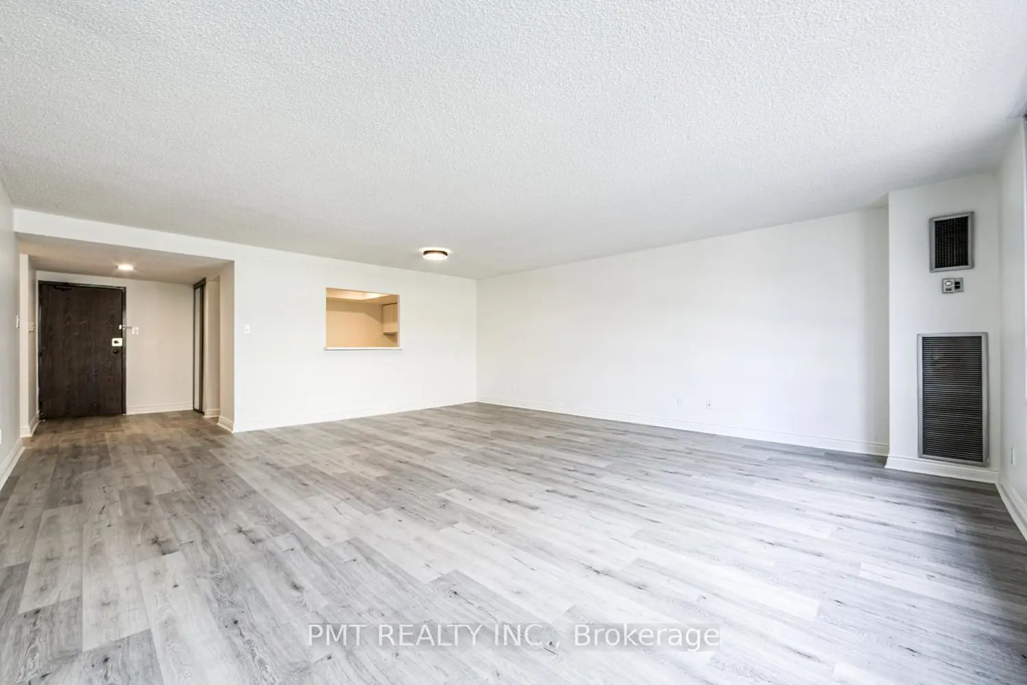 77 Carlton Street 202 photo 3