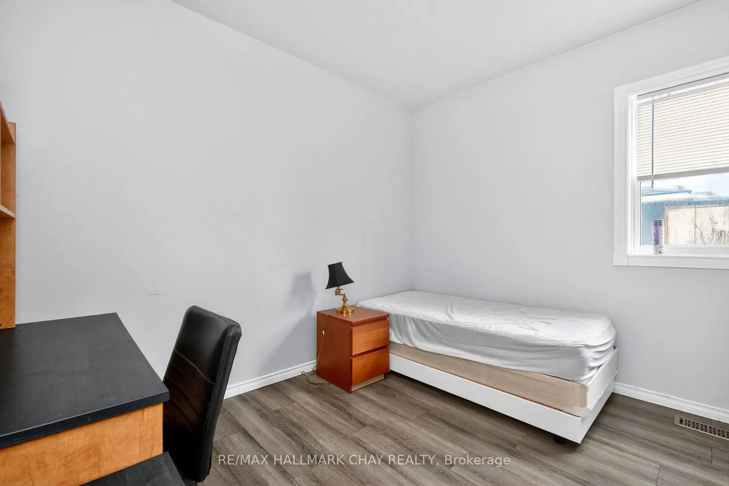 371 Barrie Road photo 5