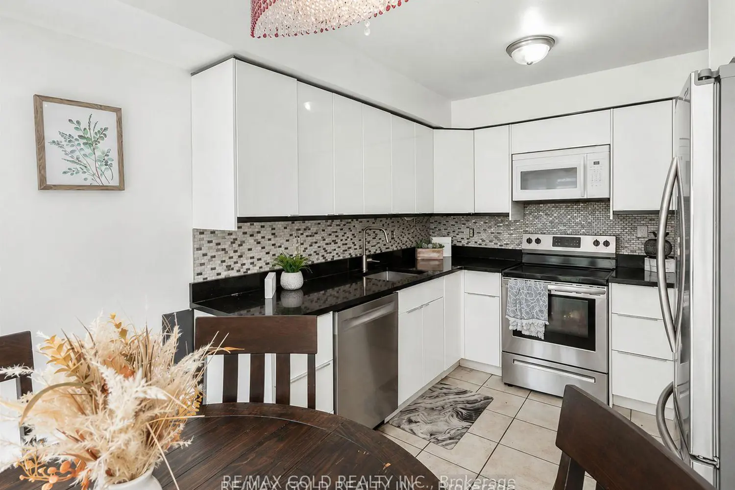 800 Dundas Street 37 photo 3