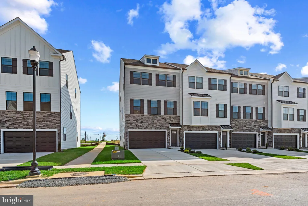 379 Ensemble Way, Frederick, MD 21701 photo 2