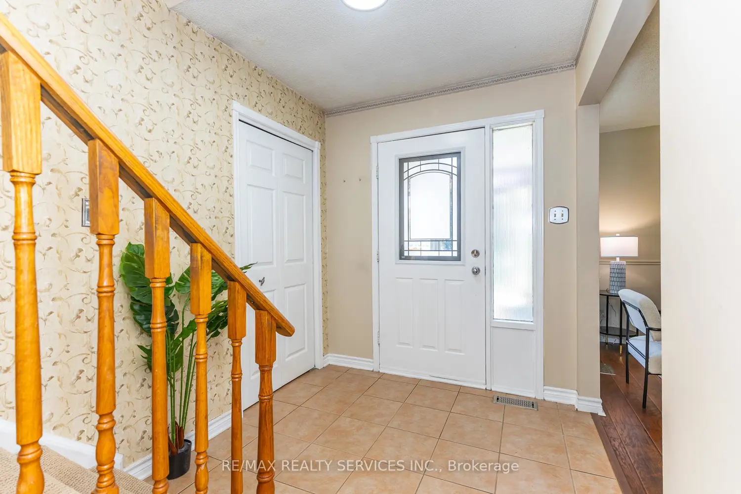 1217 Gloucester Square photo 2