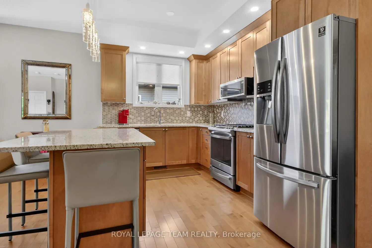 233 Edey Street photo 4