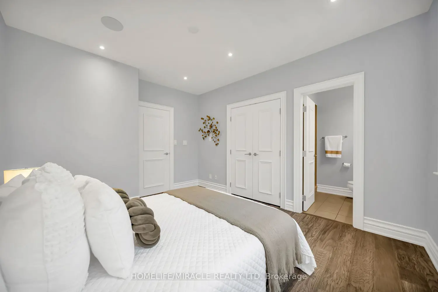 271 Oakhill Road photo 4