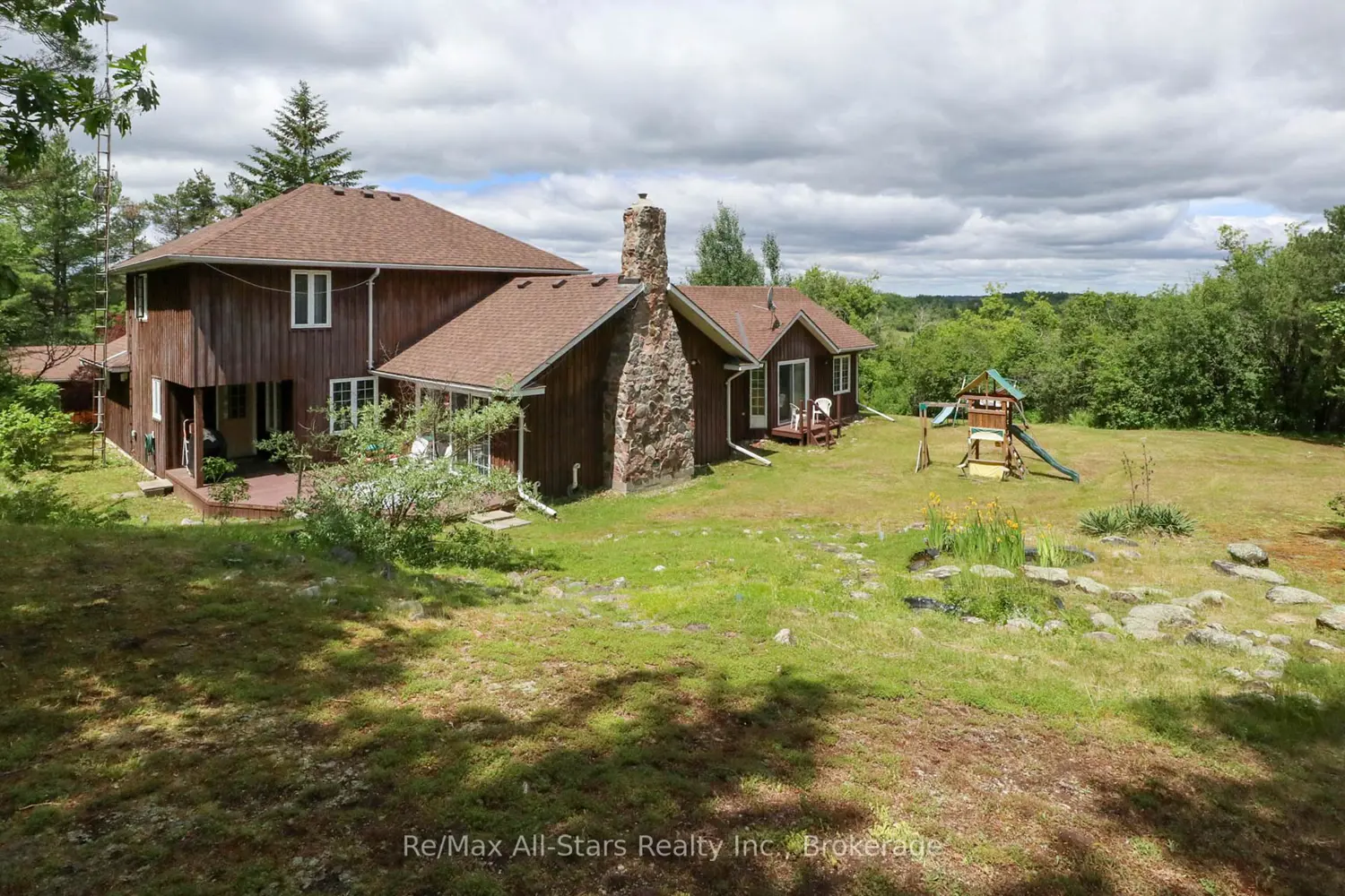 1474 Fleetwood Road photo 3