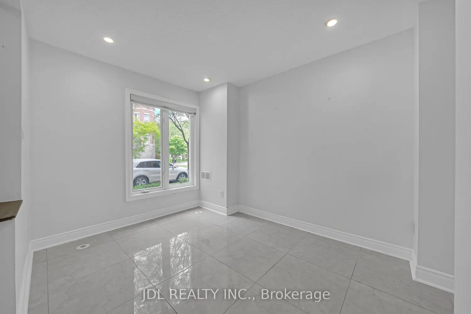 25 Galleria Parkway photo 2