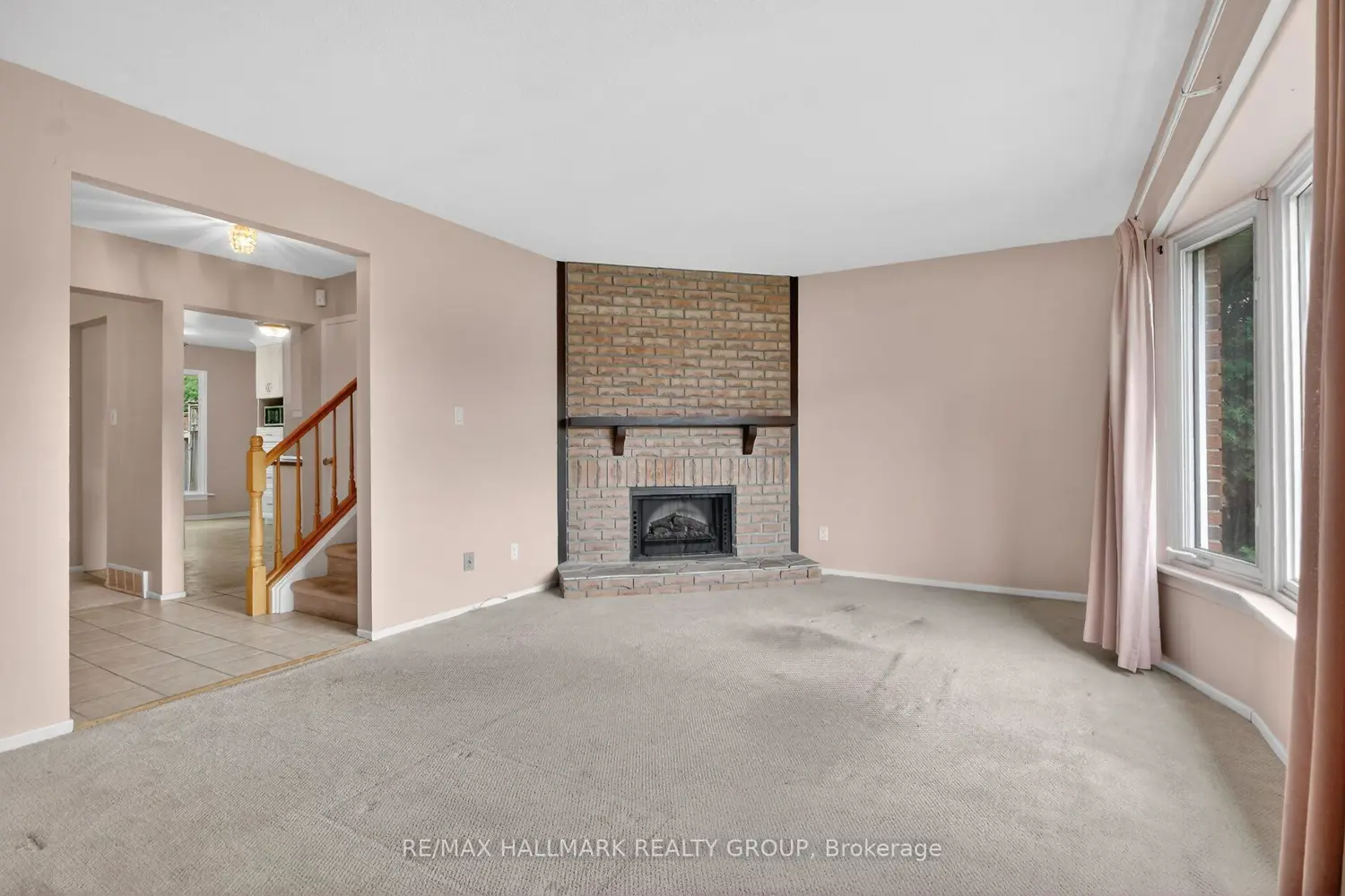 38 Amherst Crescent photo 3