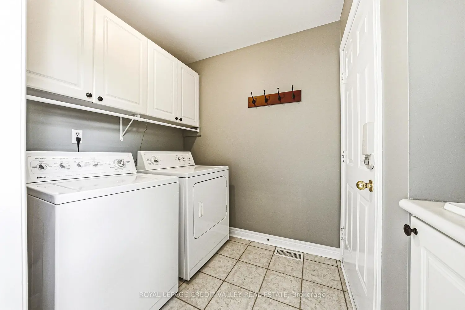 105 Pinebrook Circle photo 5