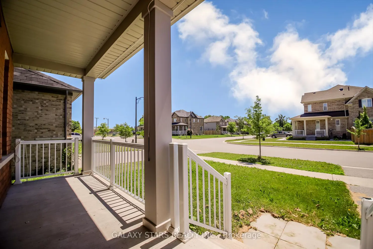 22 Don Hadden Crescent photo 4