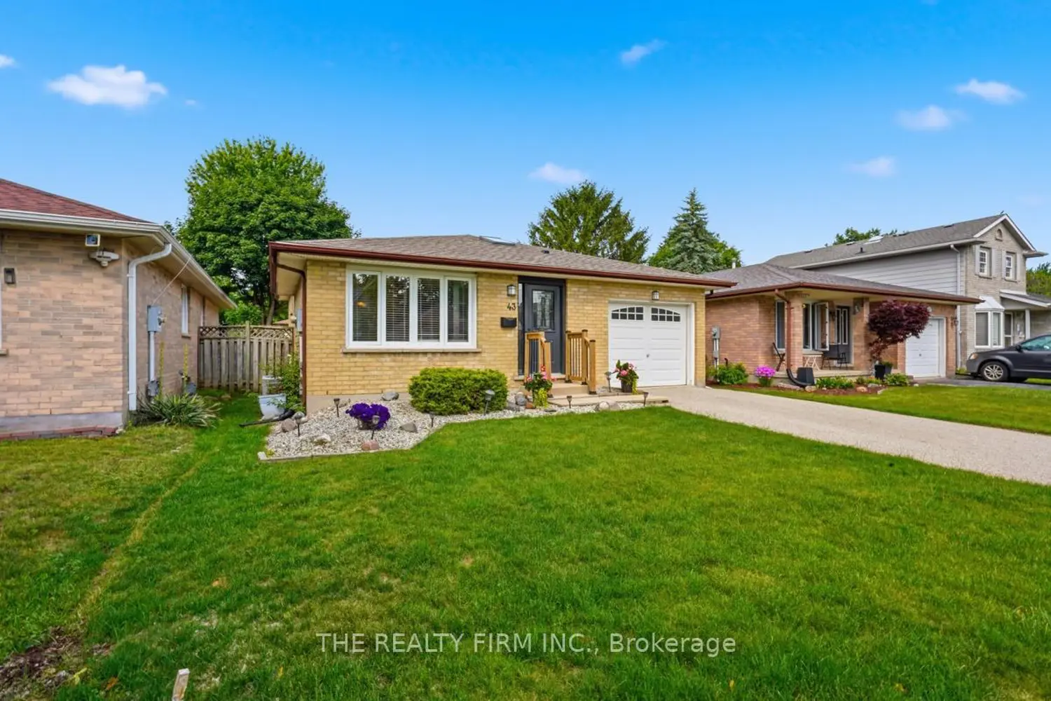 43 Clara Crescent photo 2