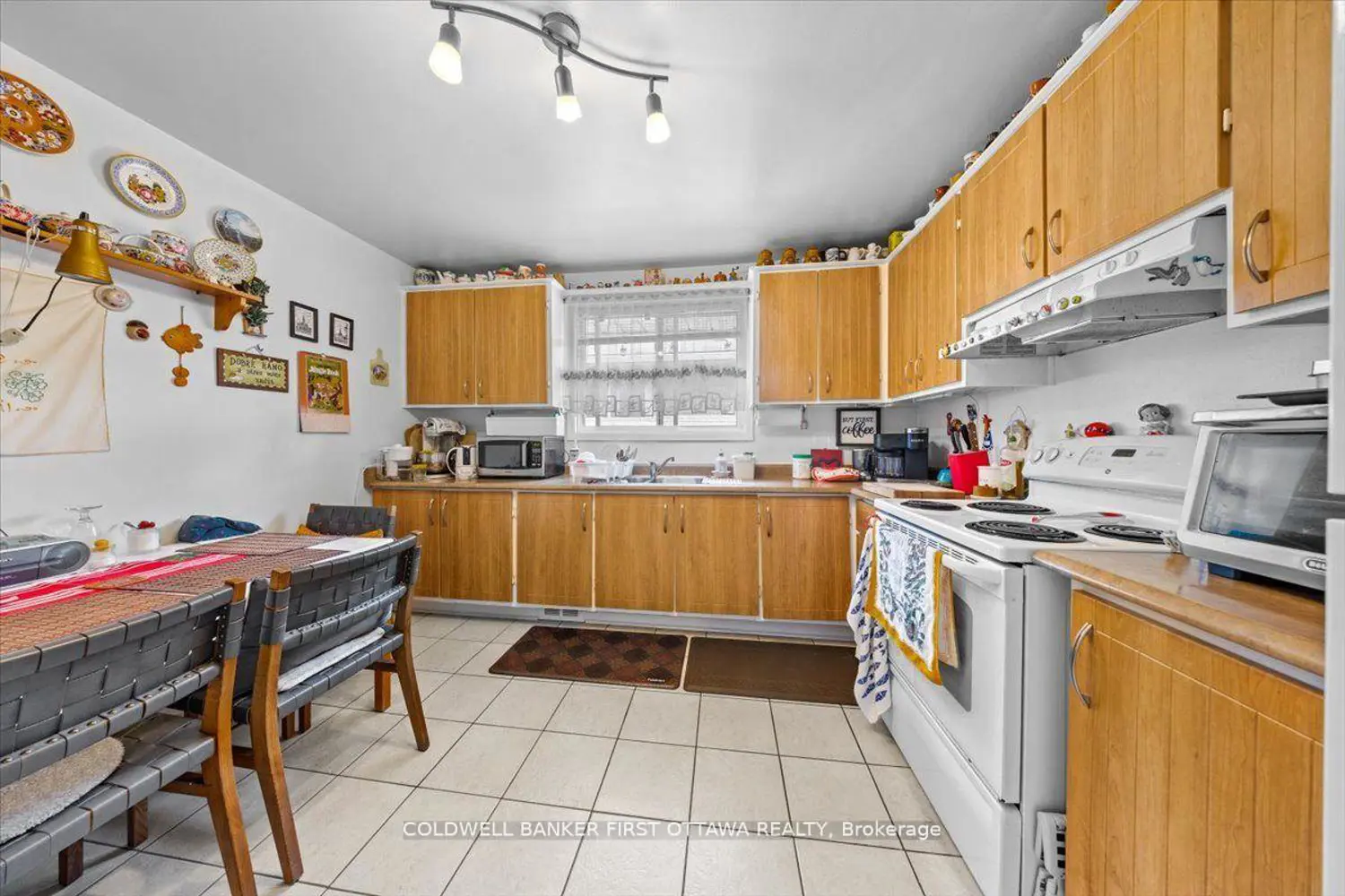 902 Watson Street photo 2