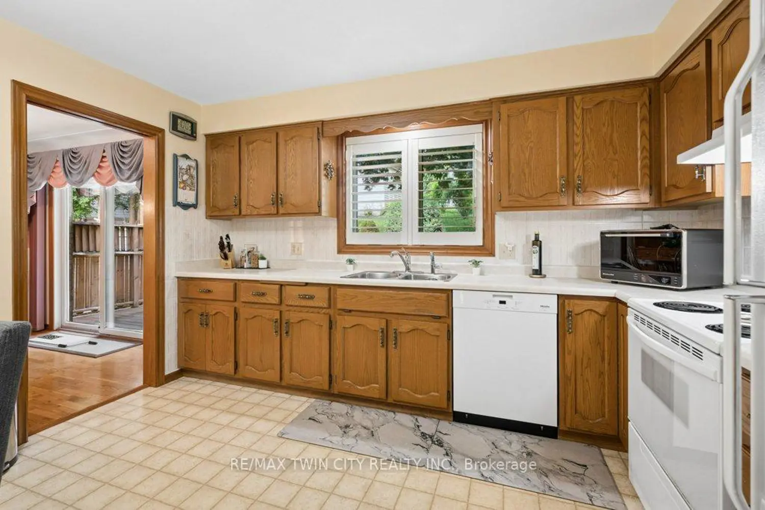 336 Manchester Road photo 4