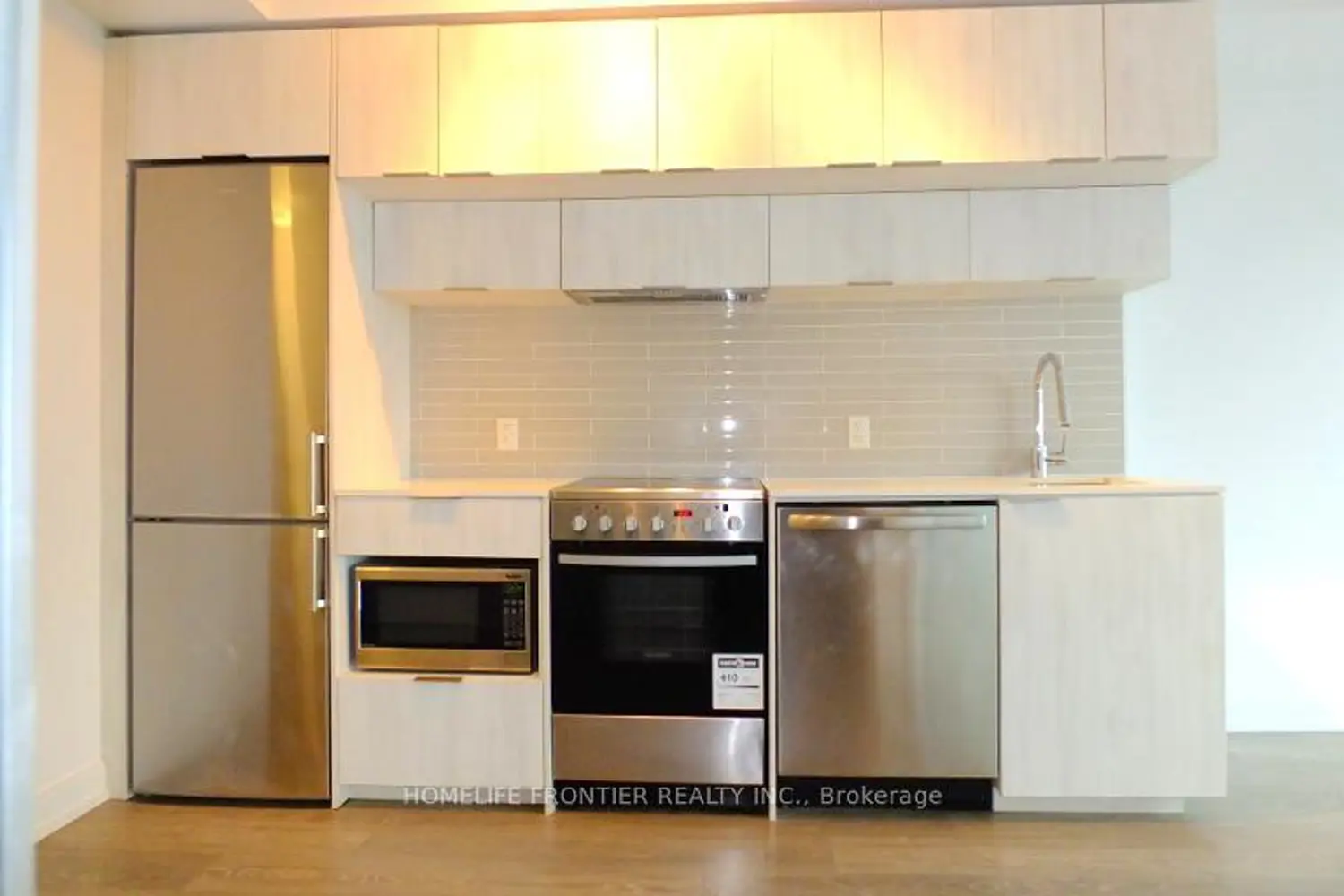 181 Dundas Street 3201 photo 2