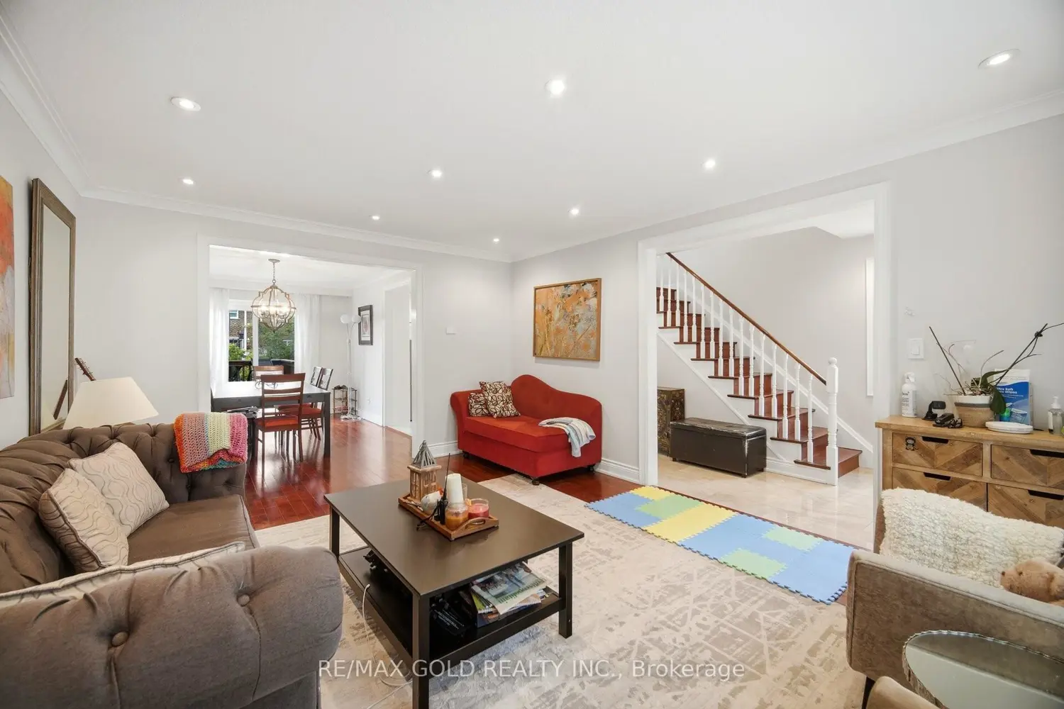 352 Maple Leaf Drive photo 5