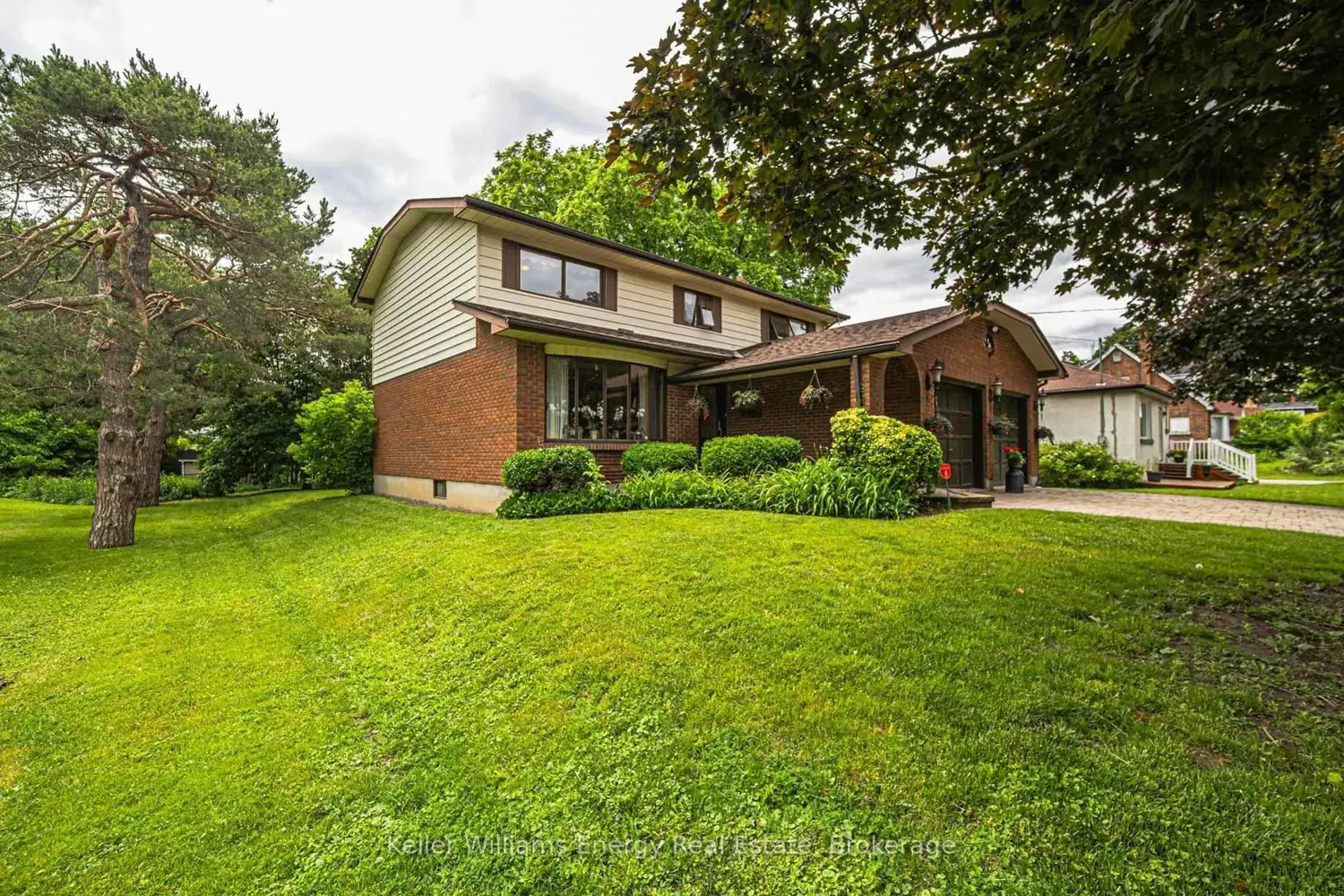 409 Gilbert Street photo 5