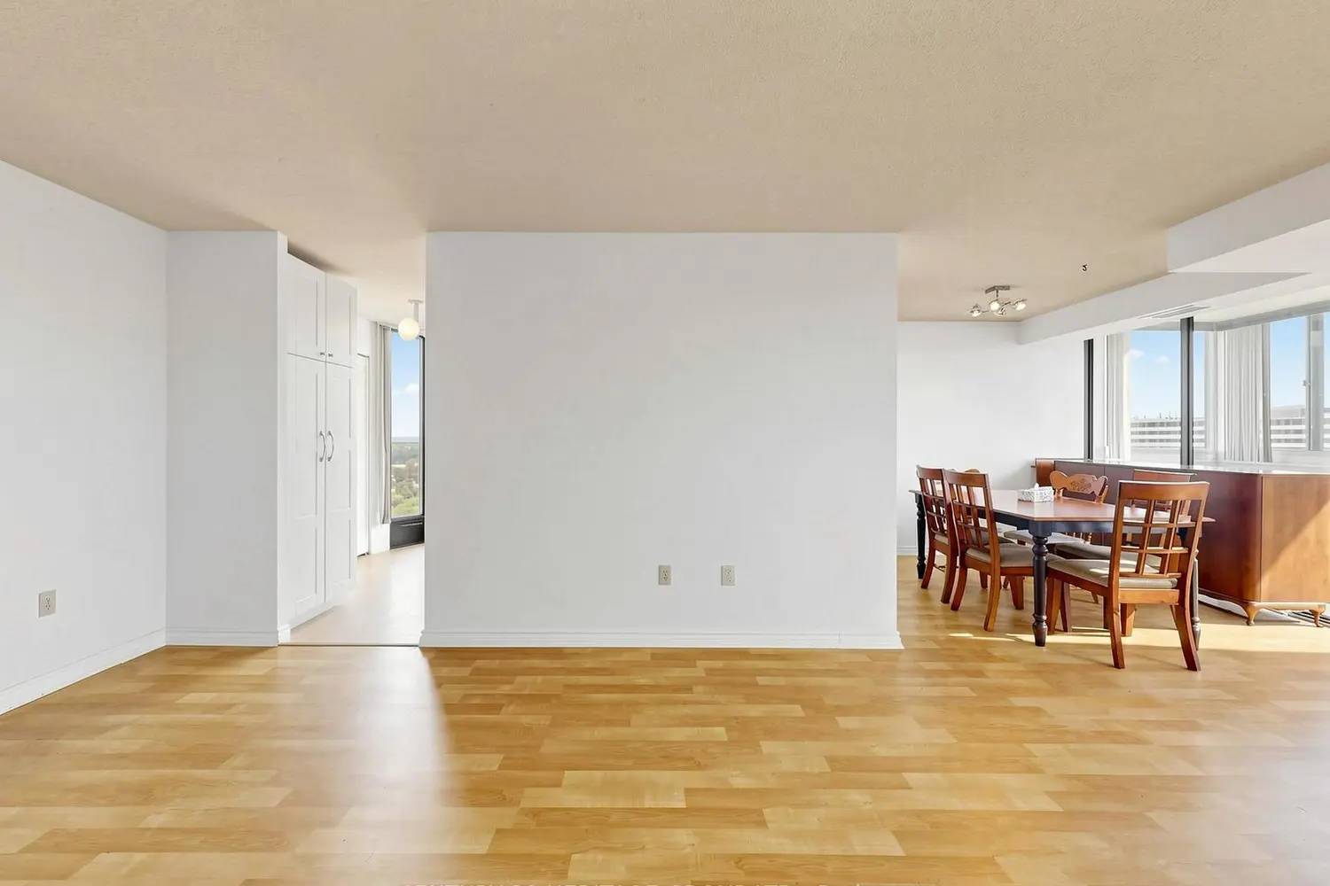 80 Antibes Drive 1503 photo 4