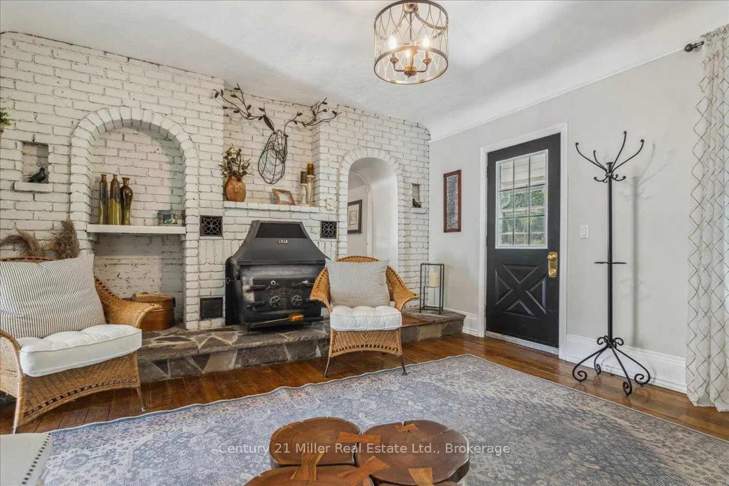 585 Dundas Street photo 3