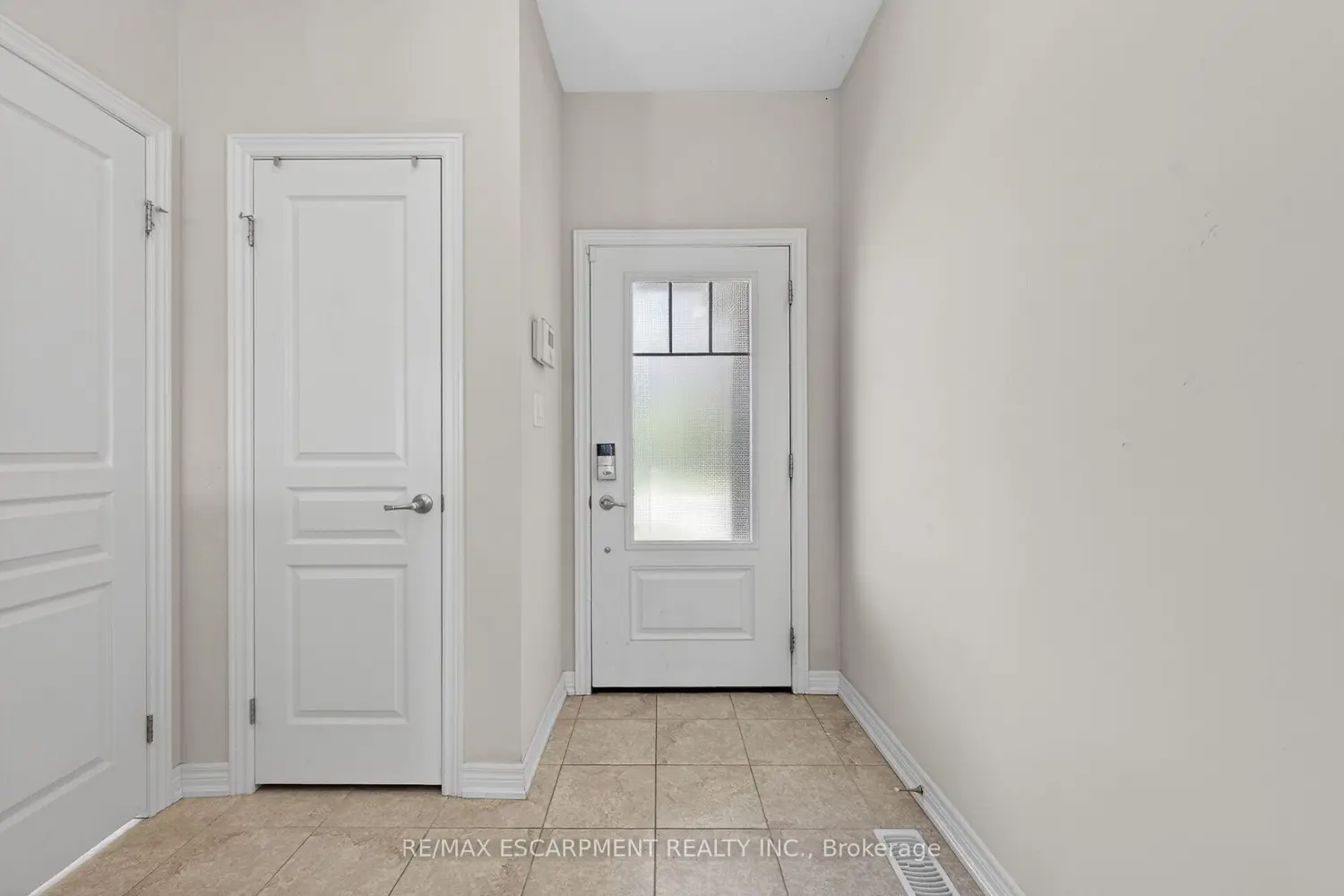 9 Winterberry Boulevard photo 2