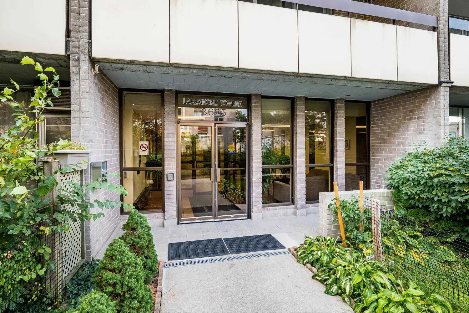 3625 Lake Shore Boulevard 407 photo 2