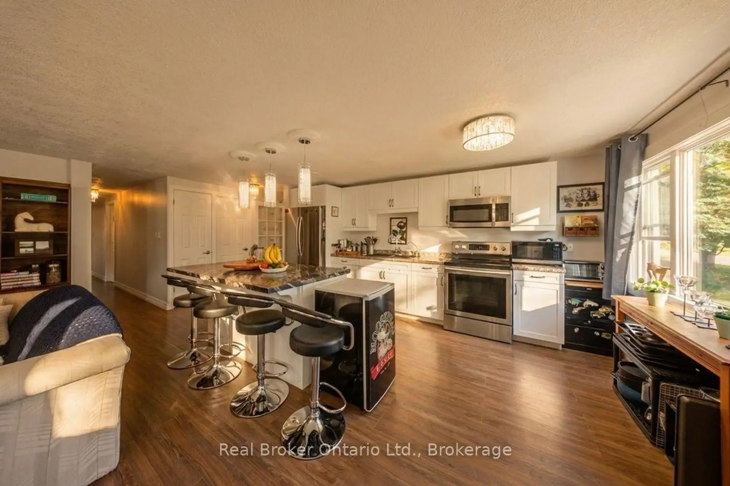 105 Meadows Drive photo 4