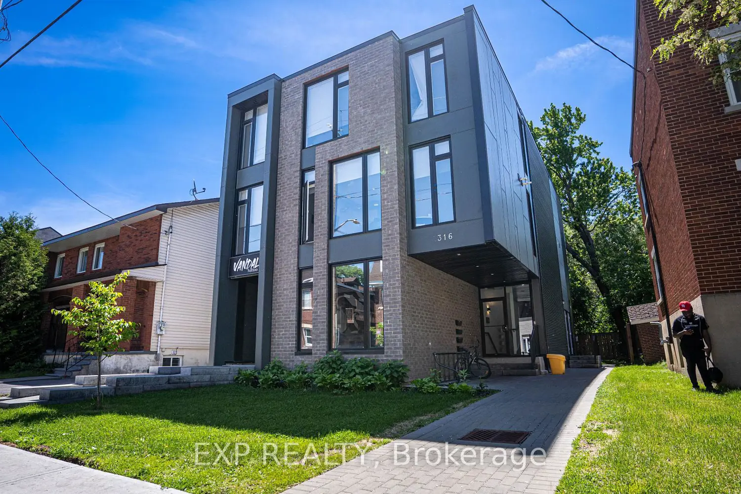 316 Somerset Street photo 2