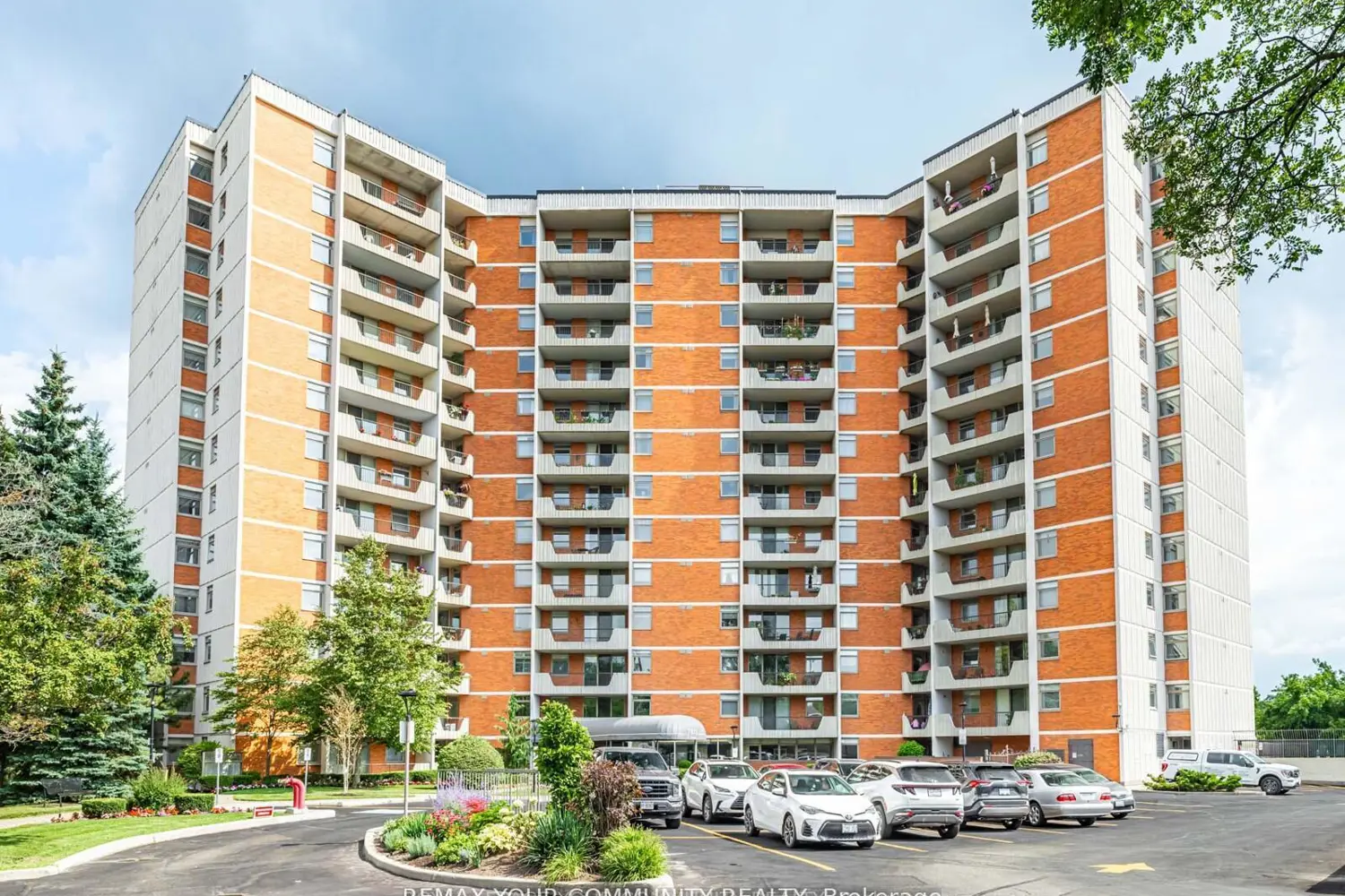 7811 Yonge Street 508