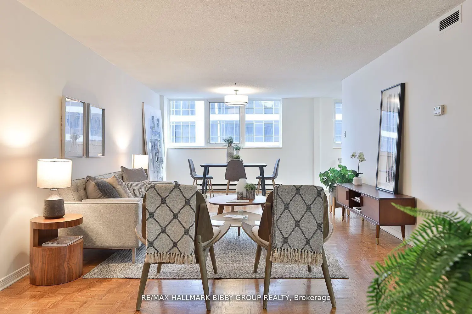 360 Bloor Street 1007 photo 2