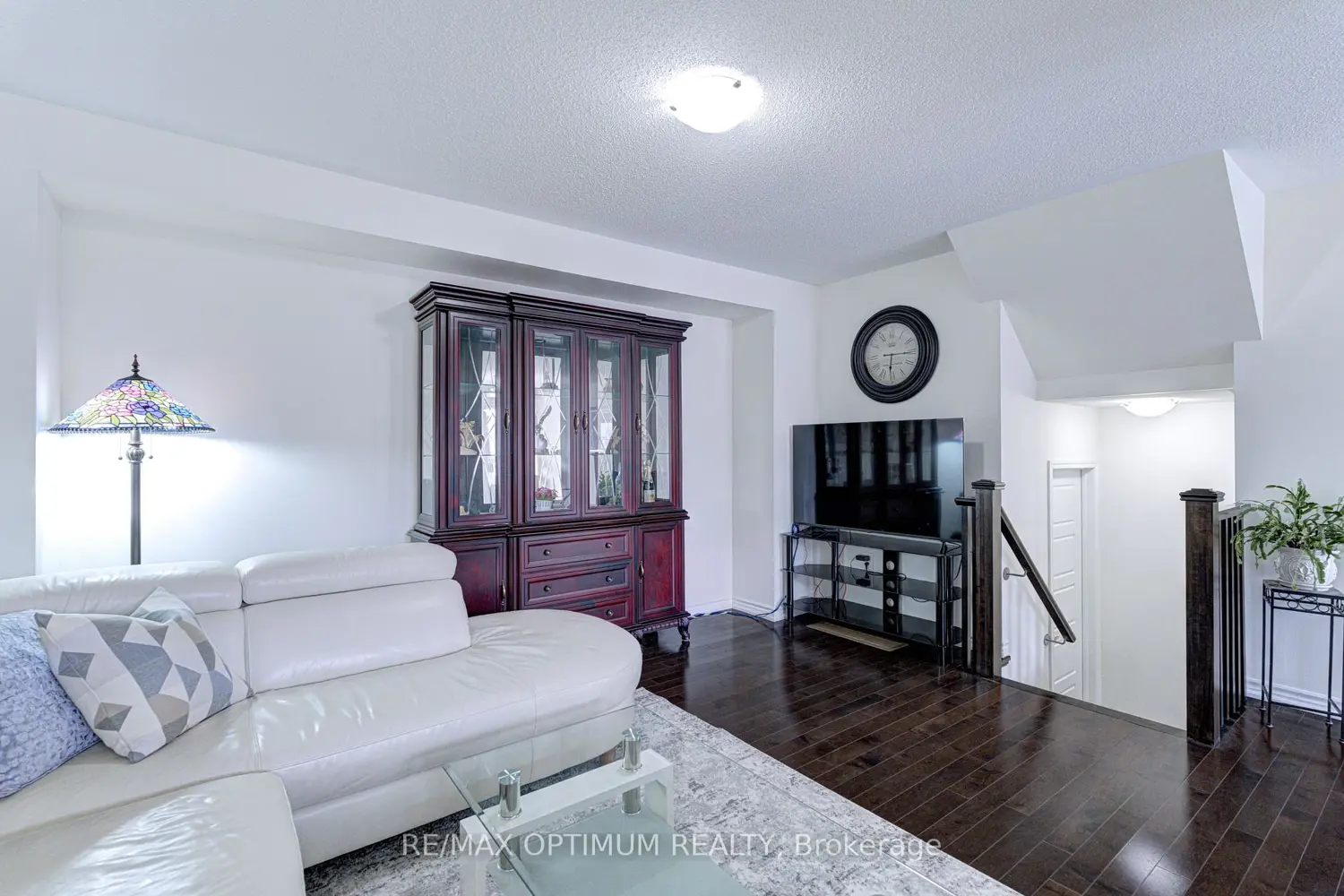 583 Laking Terrace