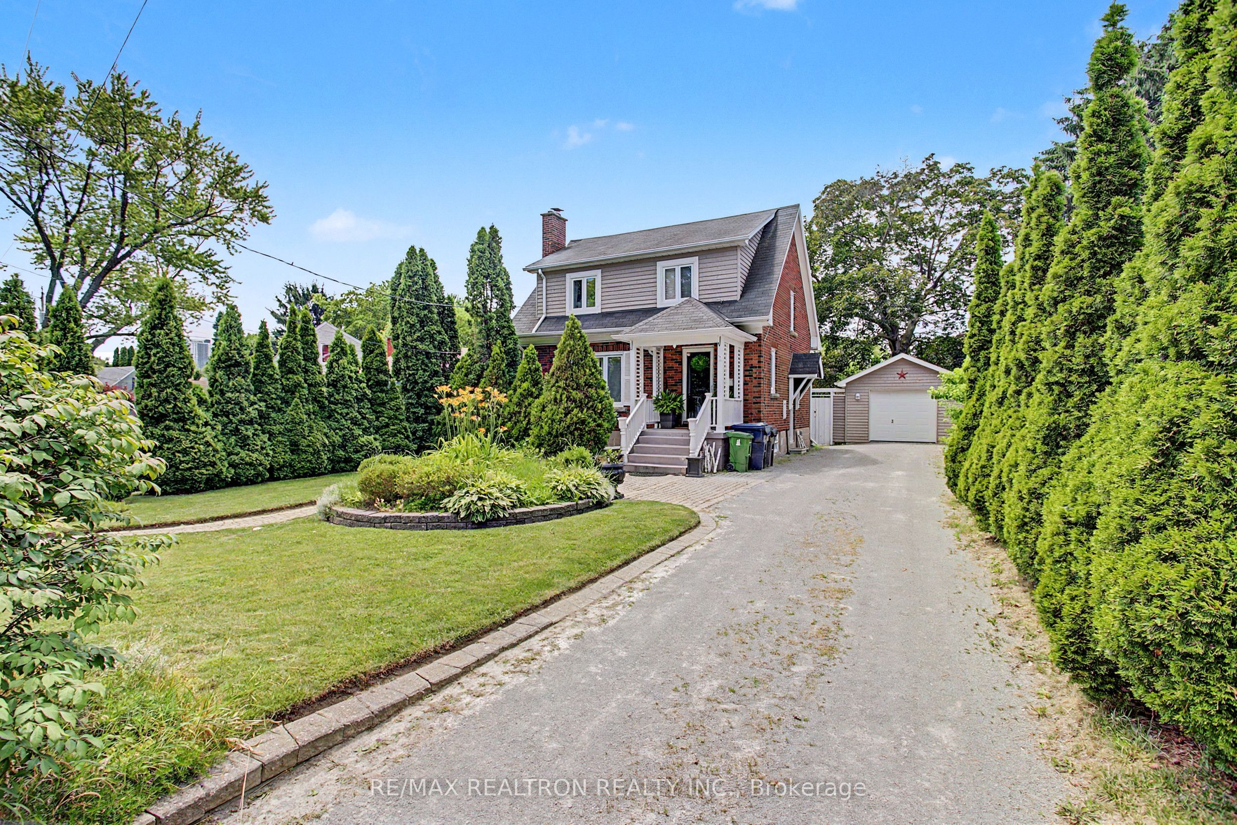 14 Squires Avenue, Toronto, ON, M4B 2R3 photo 2