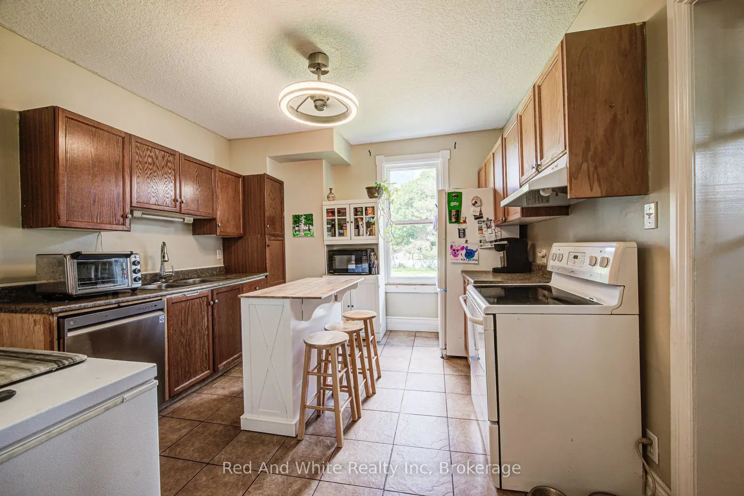 841 Duke Street photo 5