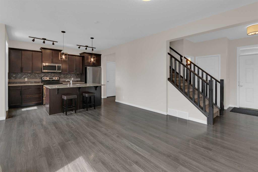 16 Fireside Place, Cochrane, AB, T4C 0R2 photo 4