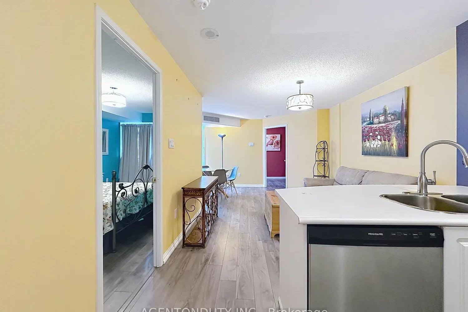 109 Front Street 613