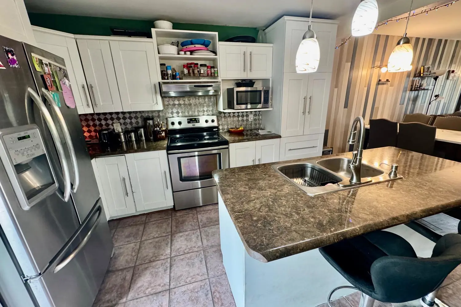 76 Bloor Avenue photo 4