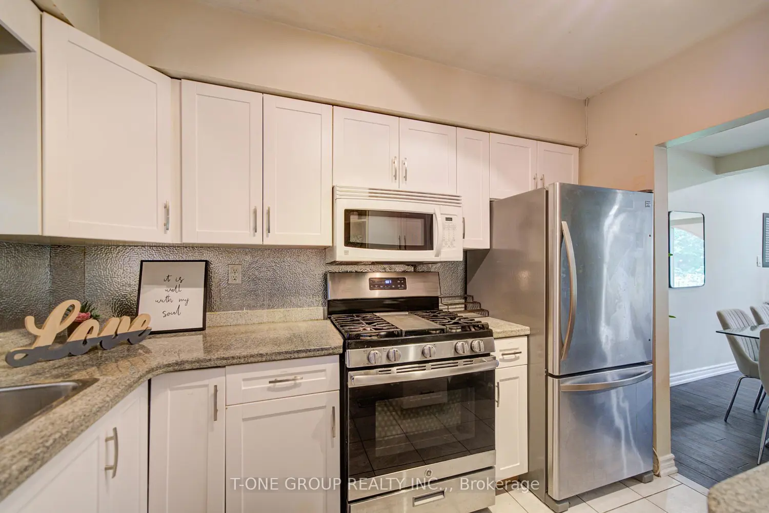 6 Esterbrooke Avenue 94 photo 3