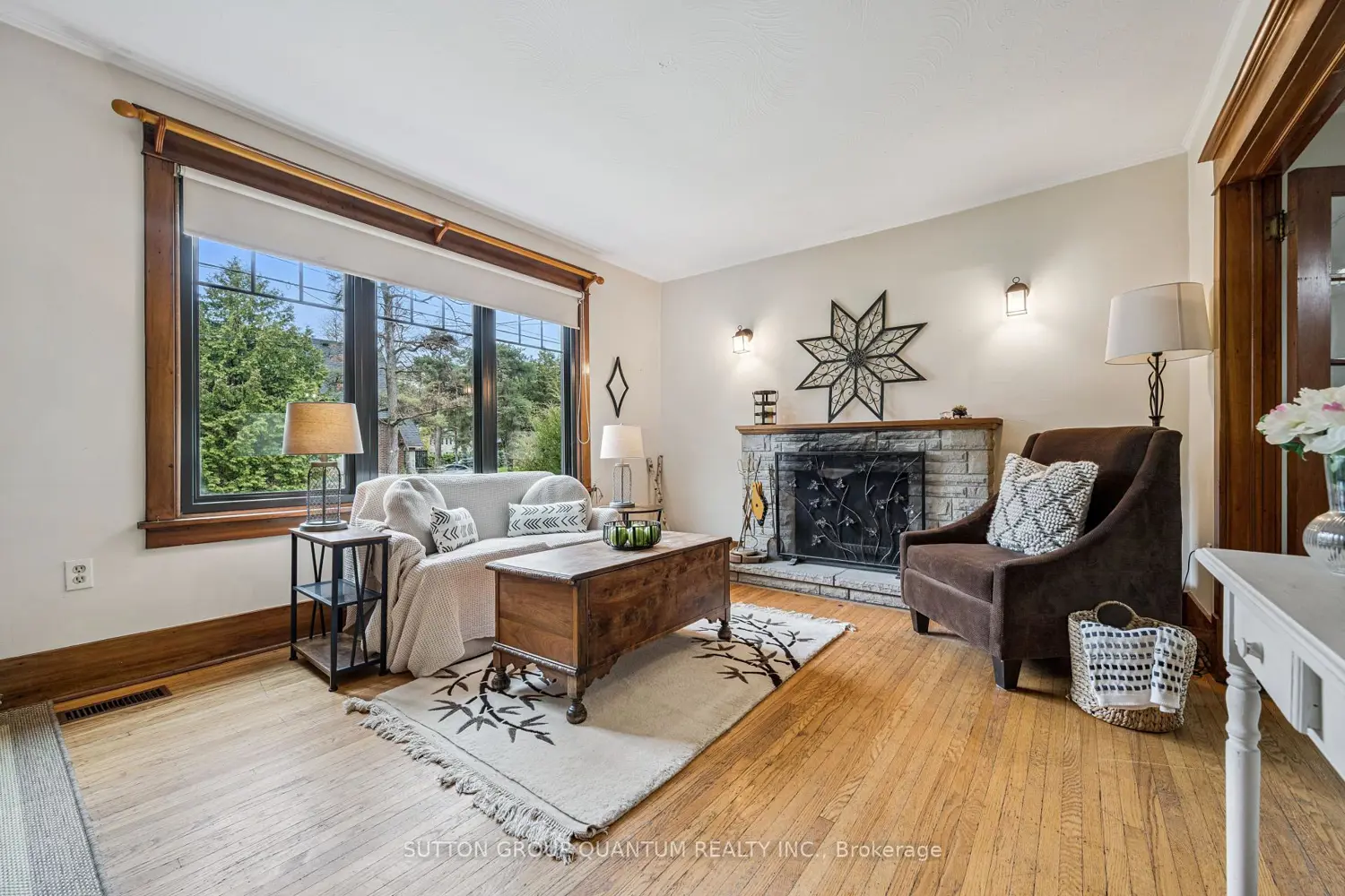 2085 Emerald Crescent photo 3