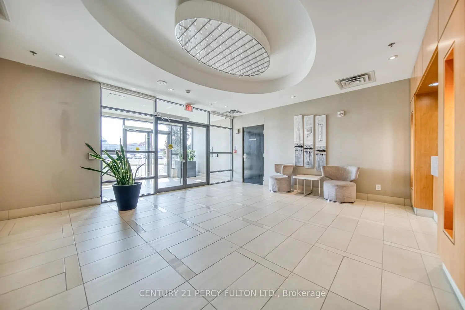 840 Queens Plate Drive 802 photo 2