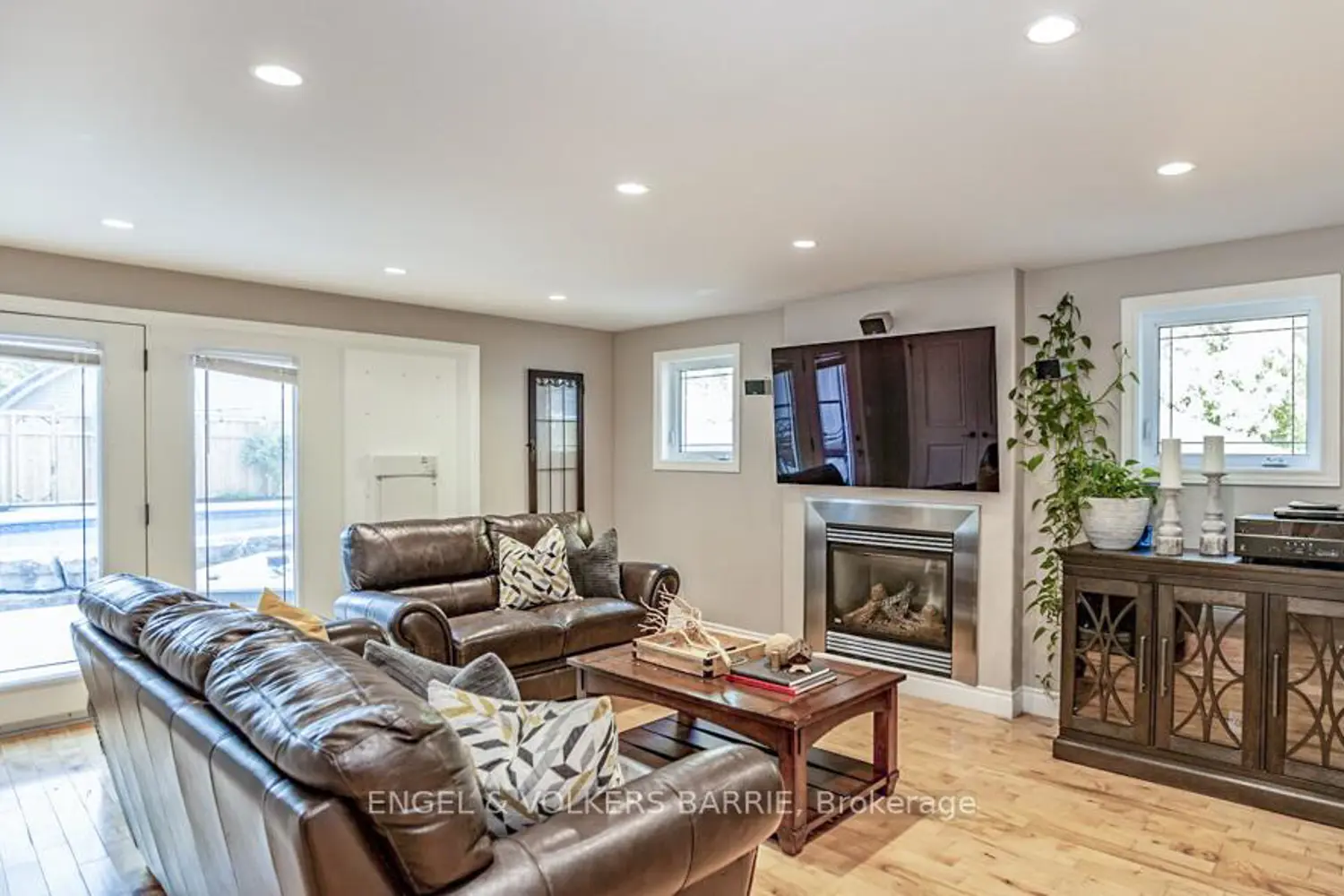112 Lakeshore Road photo 5