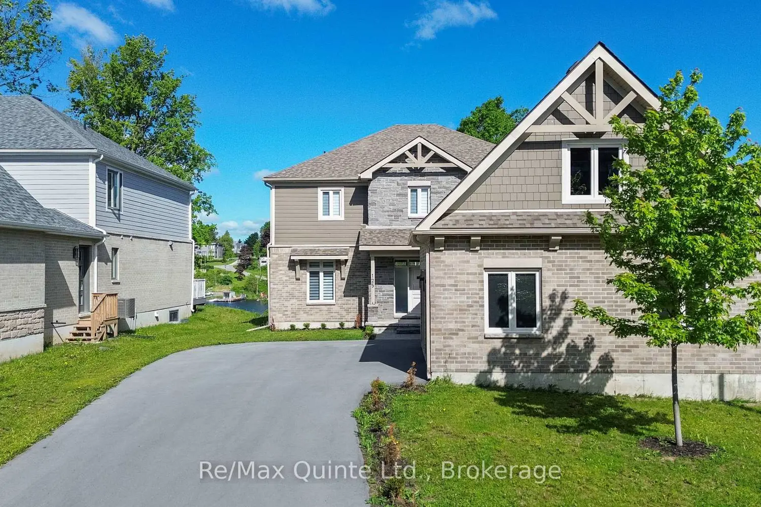 125 Villeneuve Drive photo 2
