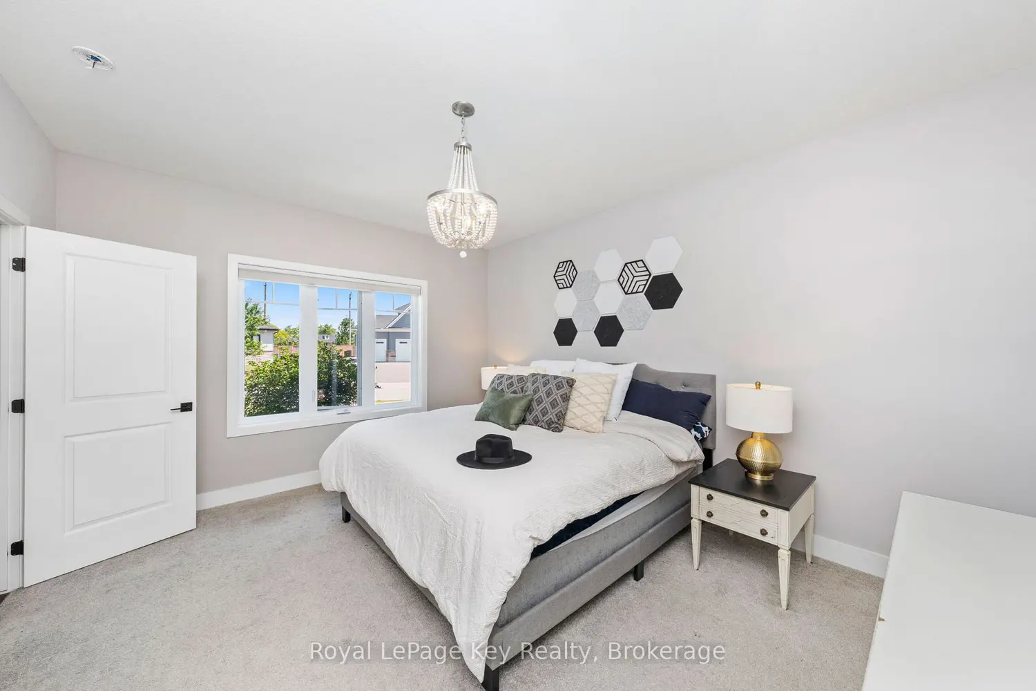 542 Scenic Court photo 4