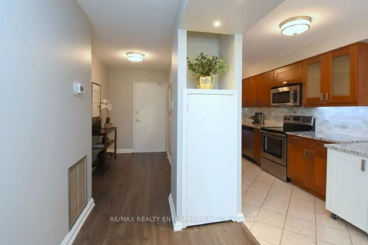 965 Inverhouse Drive 709 photo 4