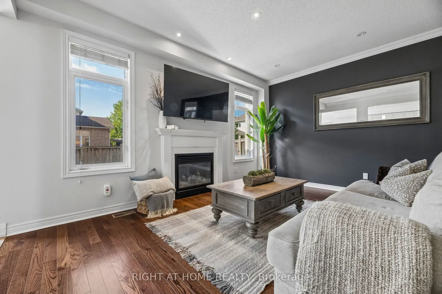 99 Hockley Avenue photo 5