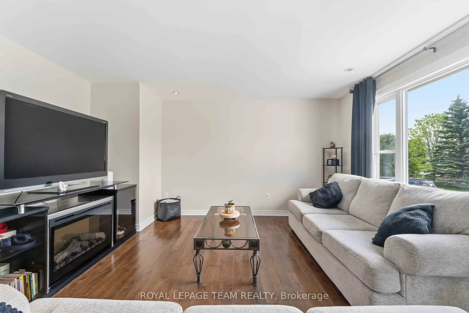 1628 Stanleyfield Crescent photo 4