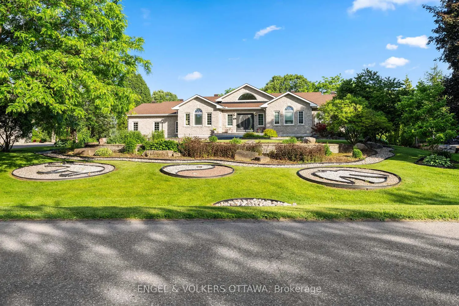 1562 Lakeshore Drive photo 3