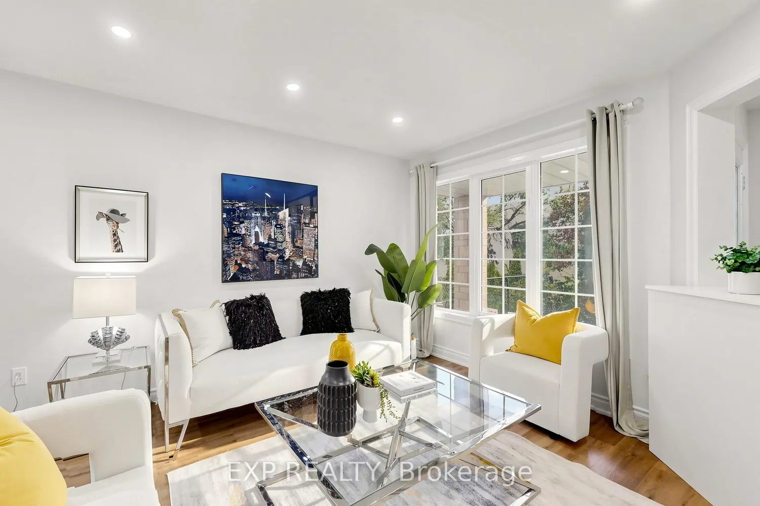 106 Smales Drive photo 2