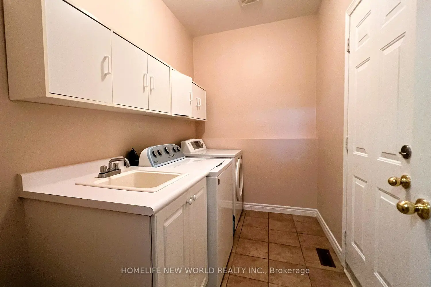 2485 Blue Holly Crescent photo 2