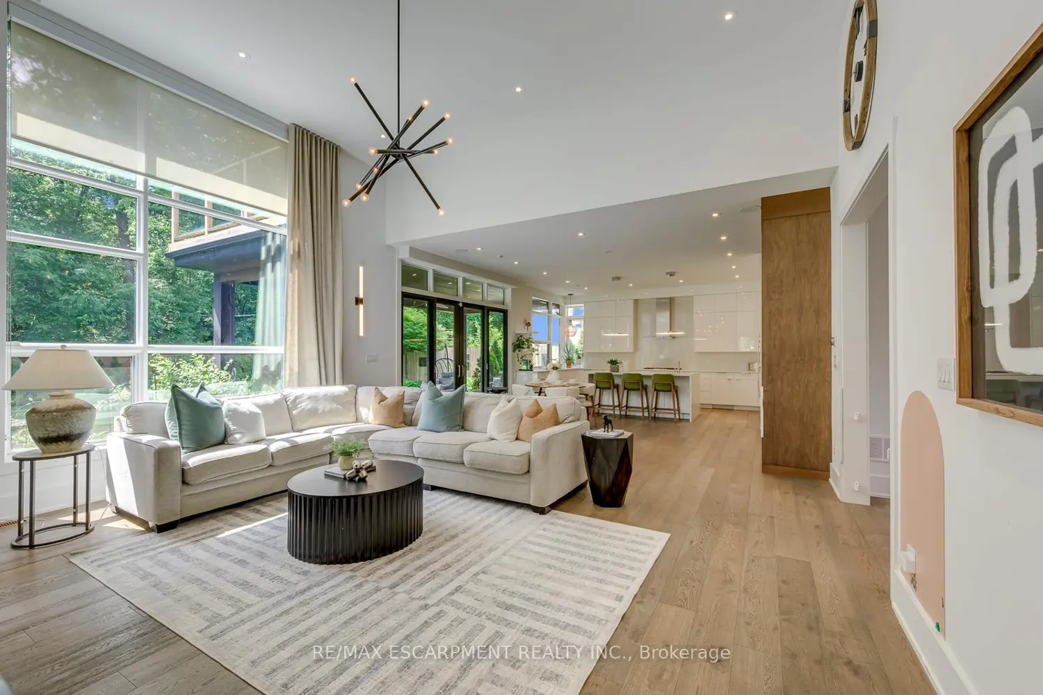2104 Devon Road photo 2